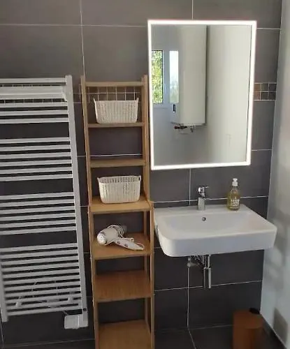 Appartement Climatisé Calme Et équipé Pour Trois Jours Minimun *